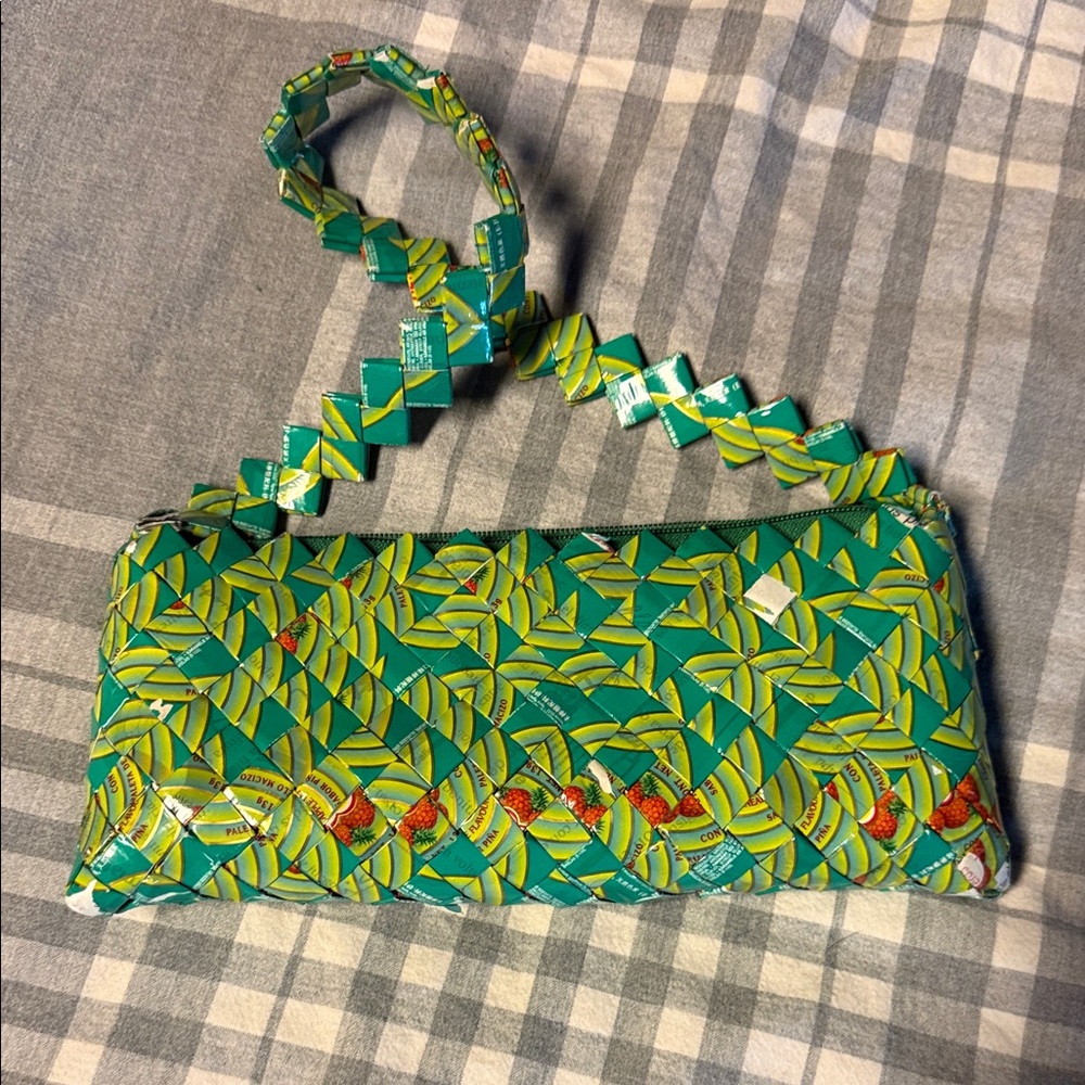 Source Unknown Vibrant Green Patterned Clutch - image 2